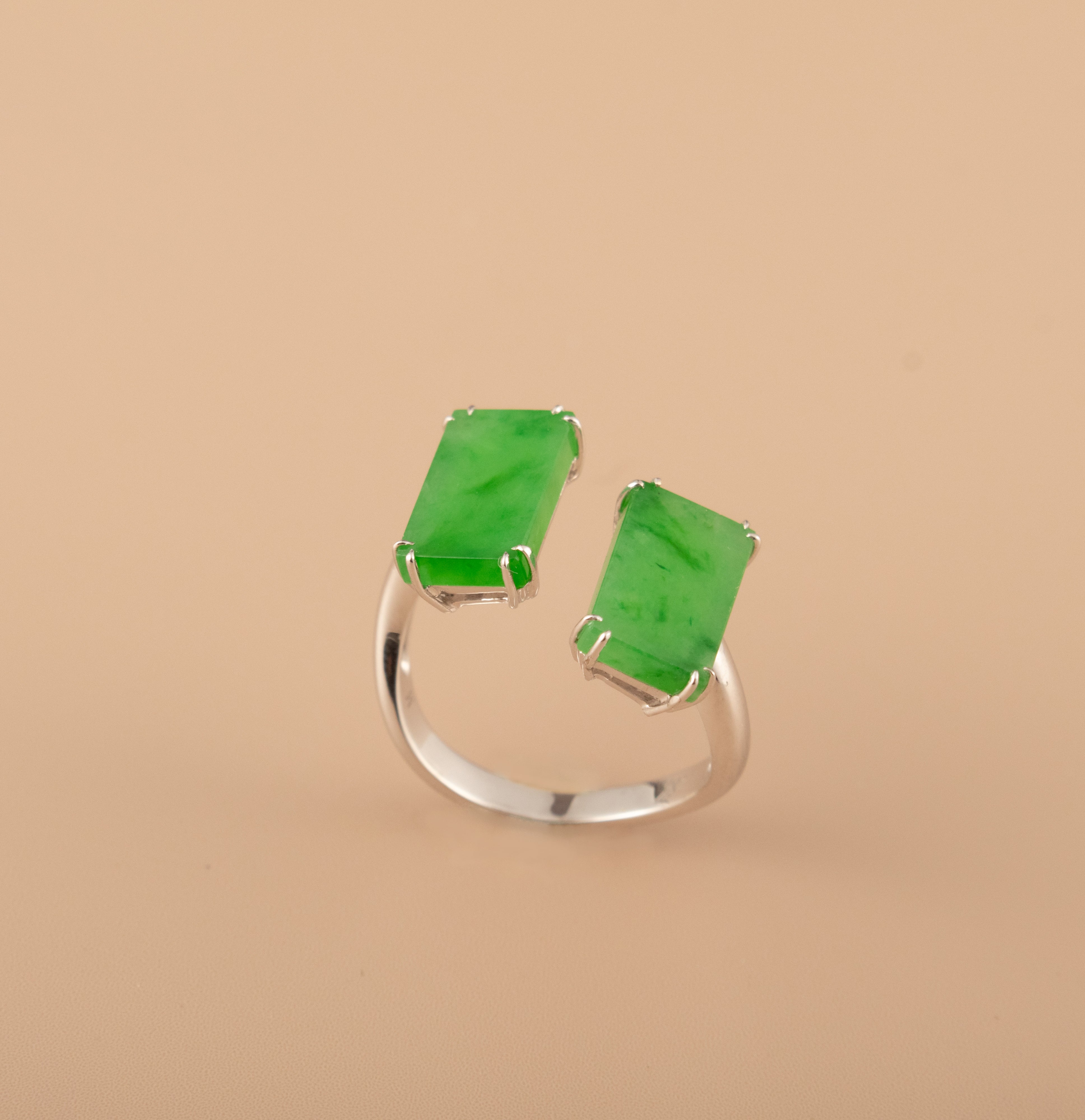 GRANSKY X KATHERINE 18K White Gold Natural Green Jade Bypass Jade Ring