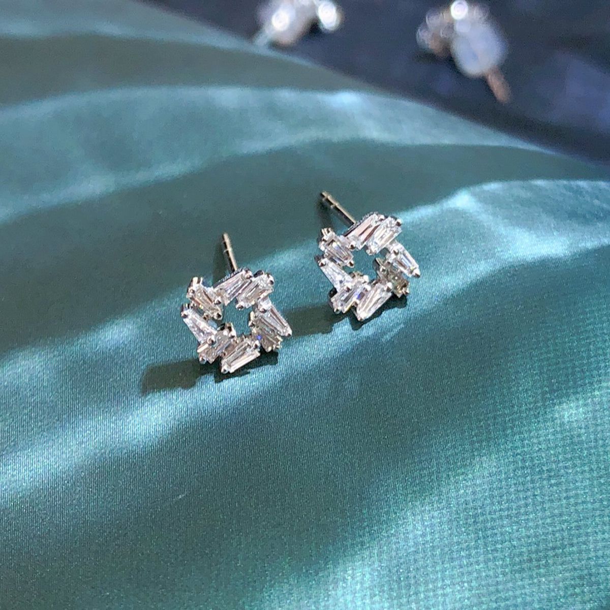 Gransky 18K White Gold Rectangle Cut Diamond Cluster Stud Earrings For Gransky Jewellery